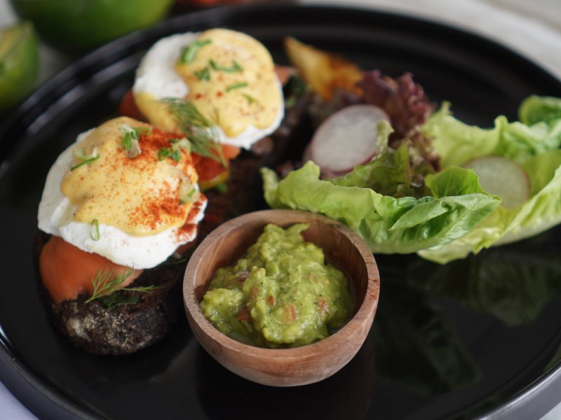 AVO EGGS BENEDICT