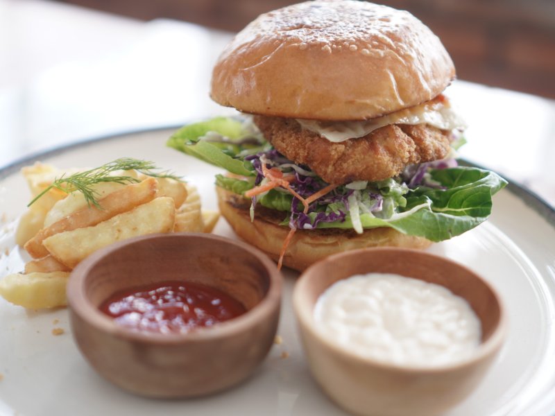 BUTTERMILK FRIED CHICKEN BURGER