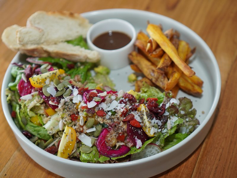 VEGAN QUINOA SALAD