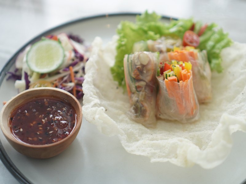 VIETNAMESE PRAWN RICE PEPPER ROLLS